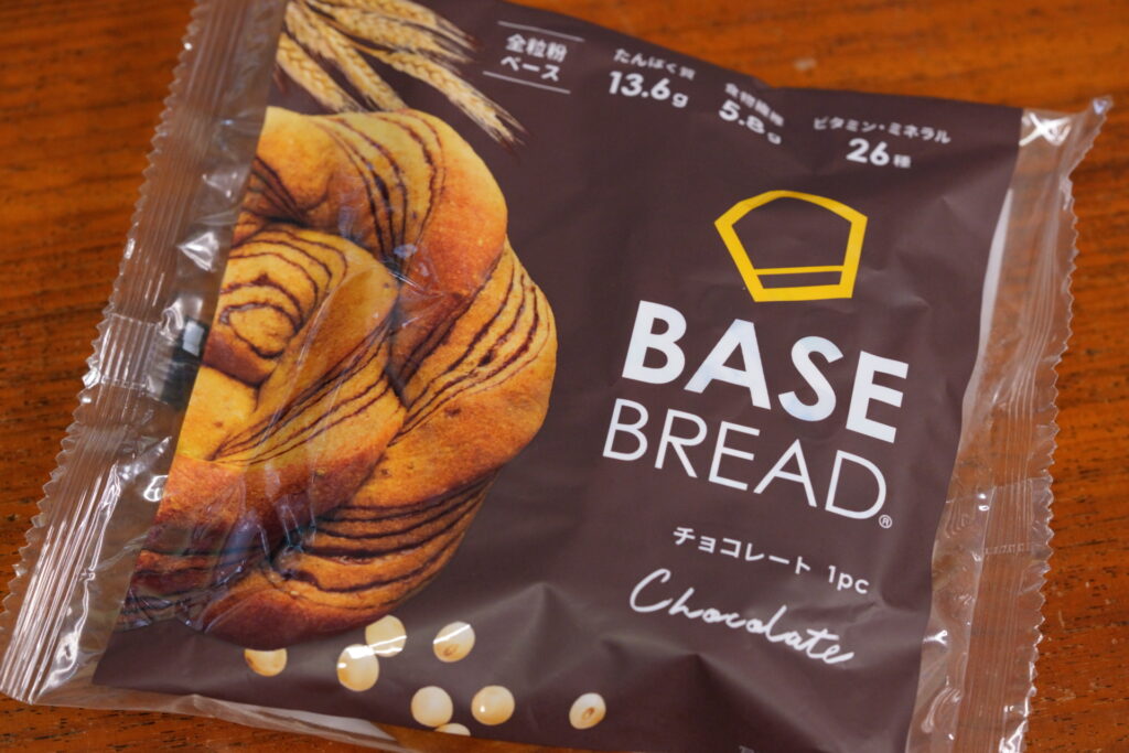 2025年8月にリニューアルされたBASE BREADチョコレートのパッケージ