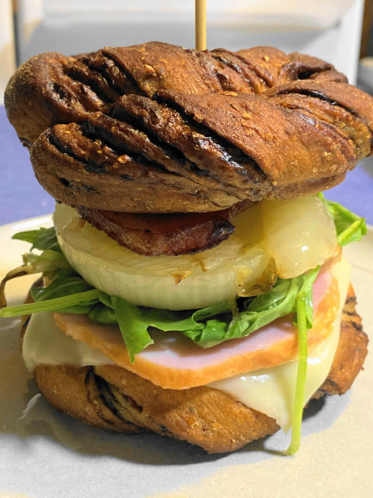 ベースブレッドで作ったハンバーガー