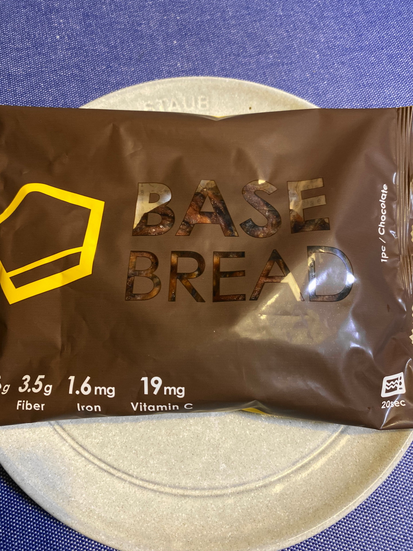 BASE BREADチョコレートのパッケージ
