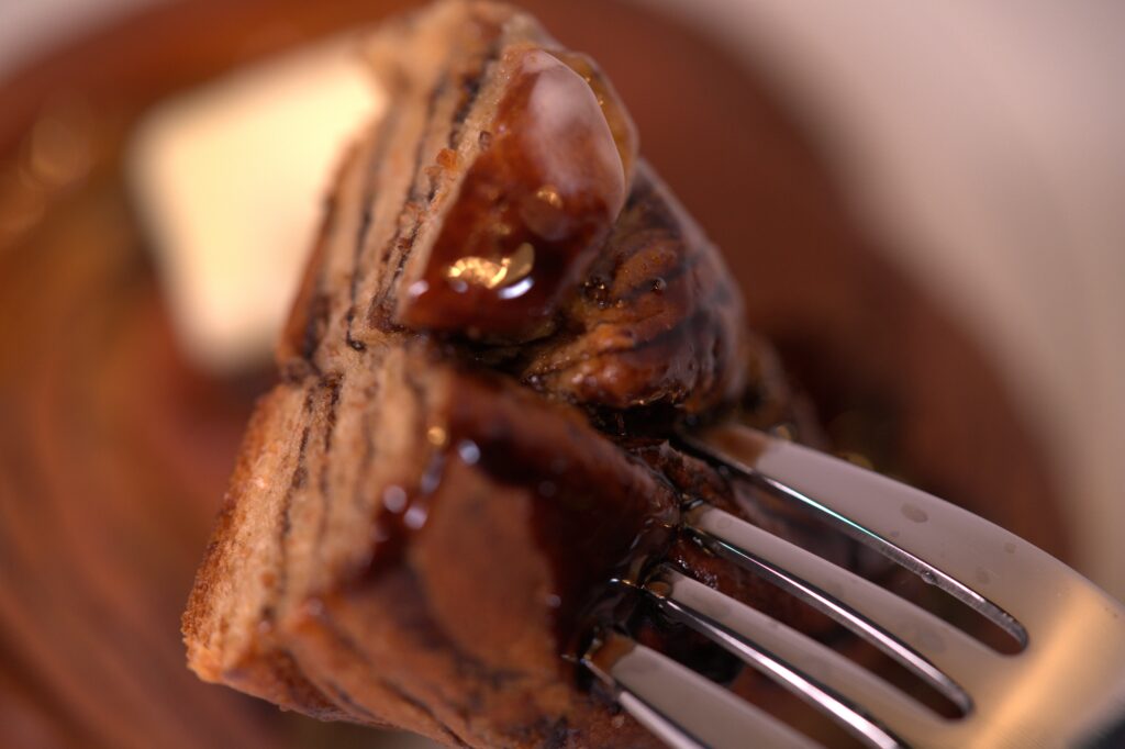 BASE BREADチョコレートに市販のチョコソースをかけたもの