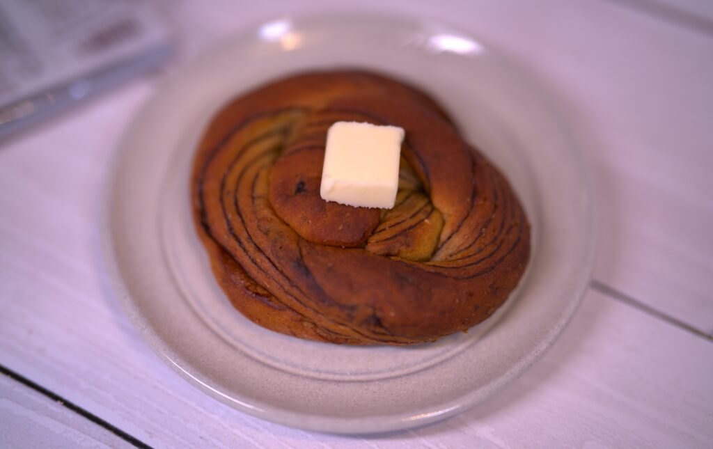 BASE BREADチョコレートにバターを載せたもの