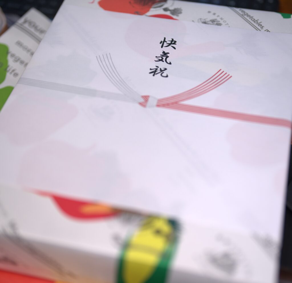 野菜をMOTTOの贈呈用の包装