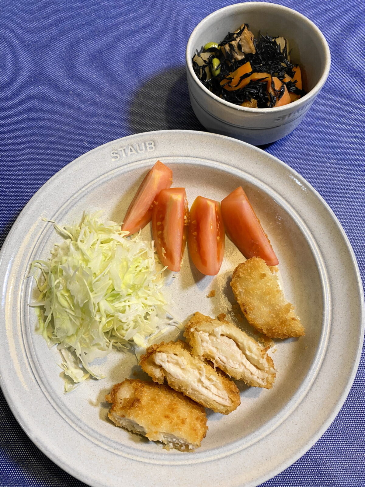 チーズチキンカツレツと煮物