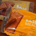 BASE BREADのメイプルとシナモンのパッケージ