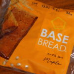 2025年8月にリニューアルされたメープル味のBASE BREADのパッケージ