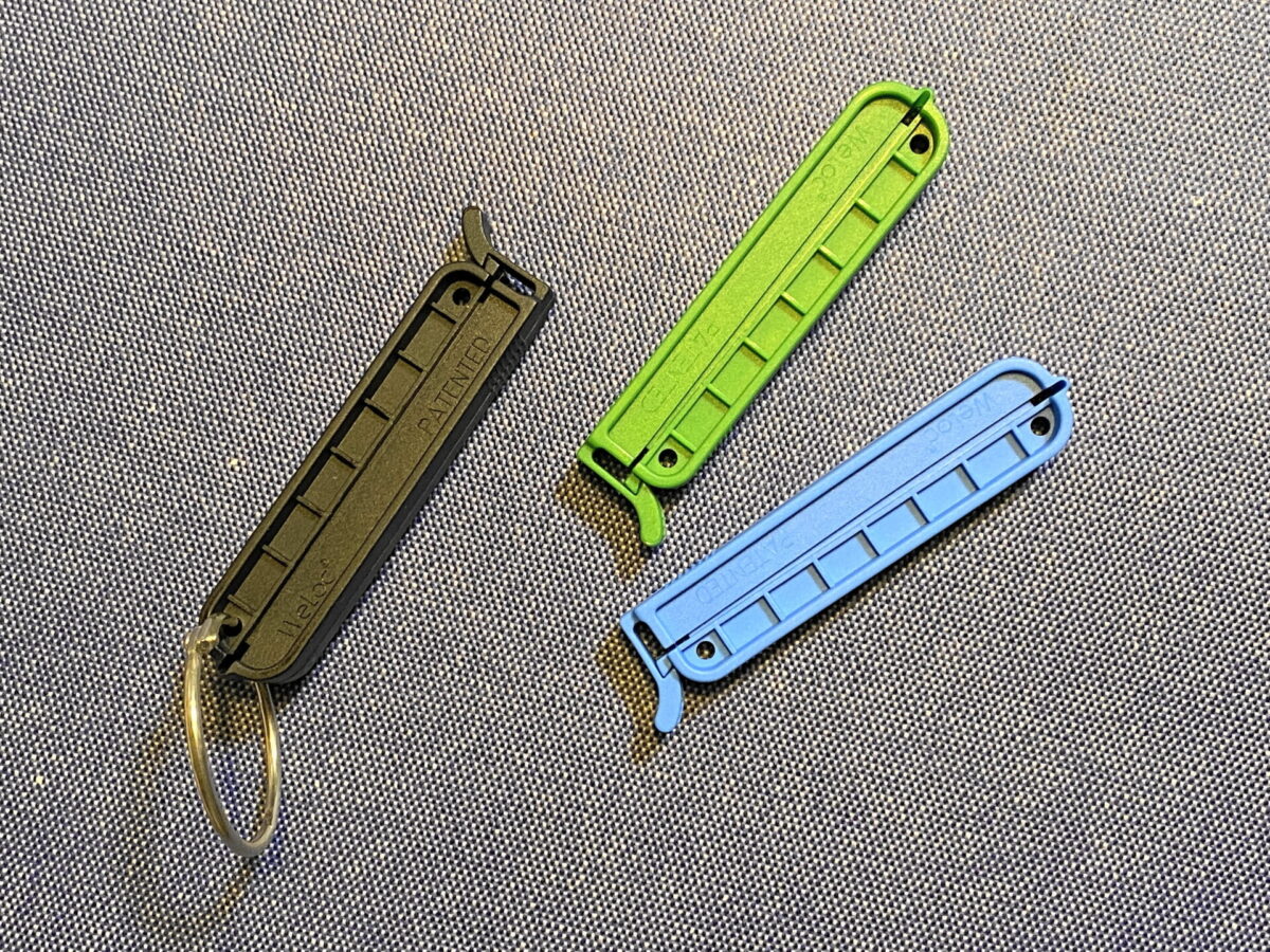 穴にリングを通したクリップイット