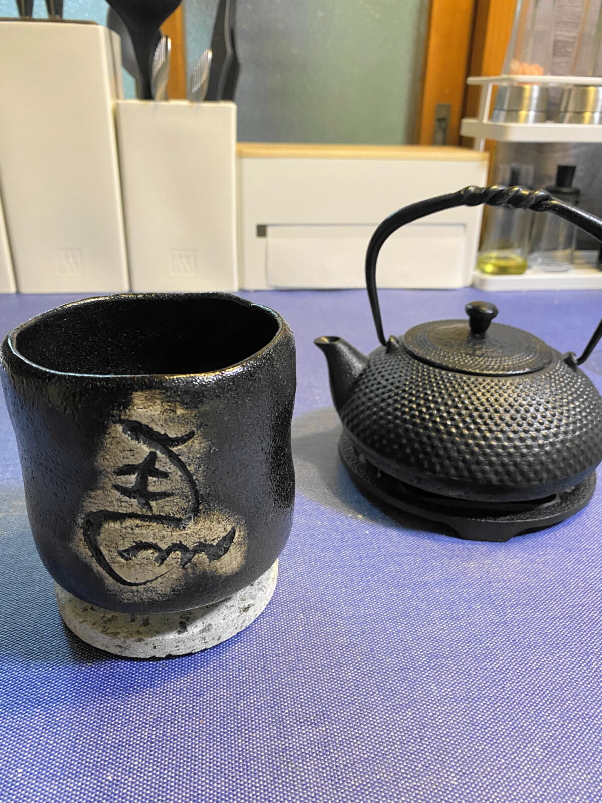 筒茶碗と南部鉄器