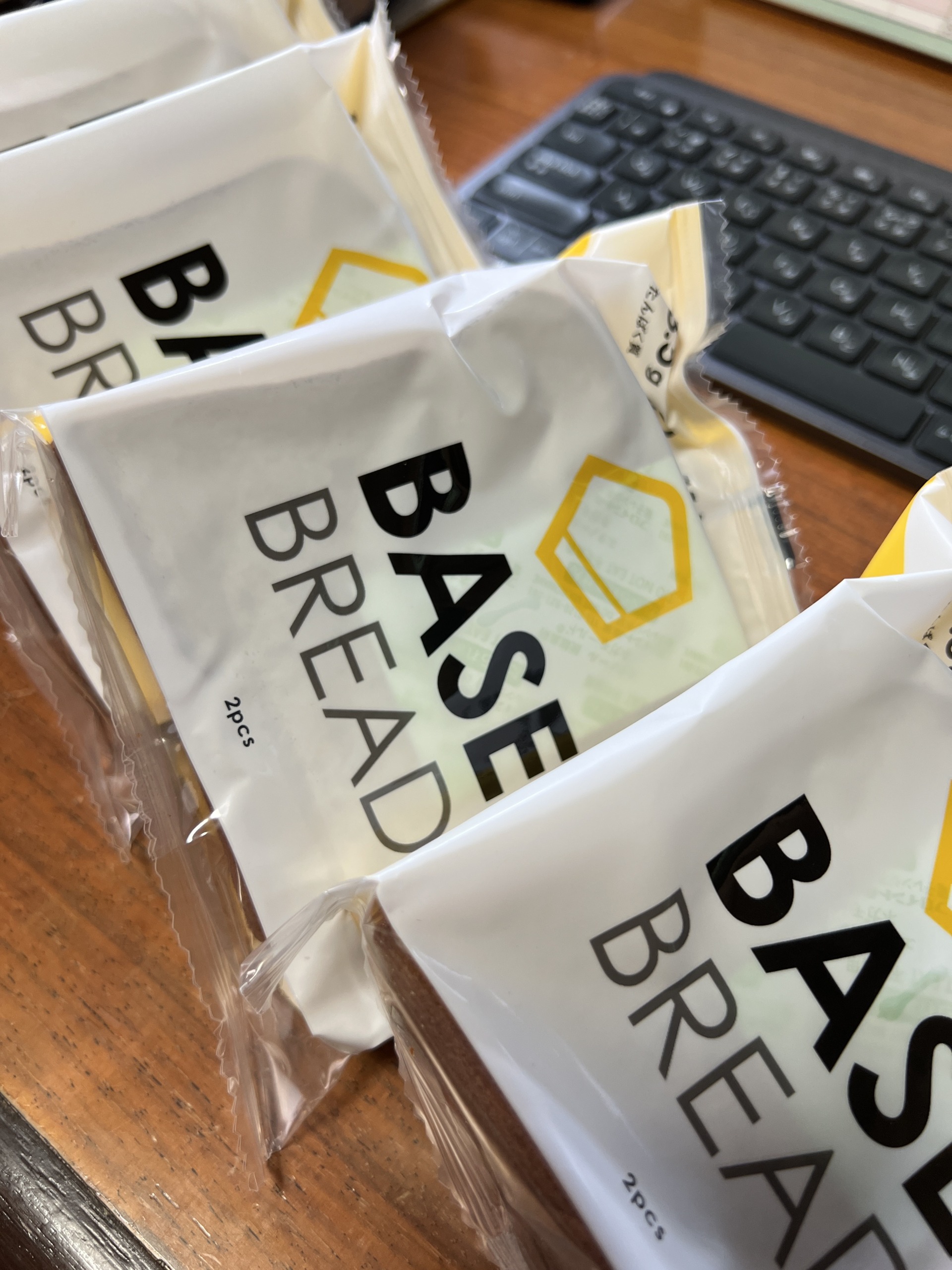 BASE BREADミニ食パンのパッケージ