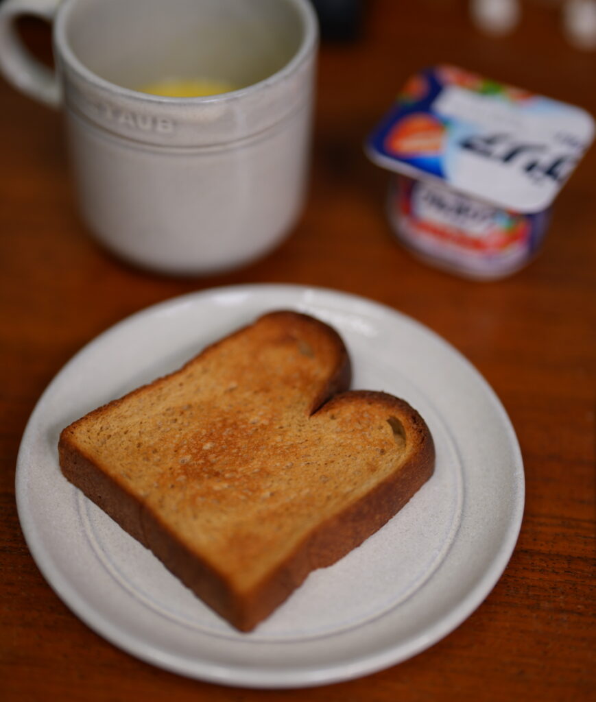 BASE BREADミニ食パンとコーンスープとヨーグルト