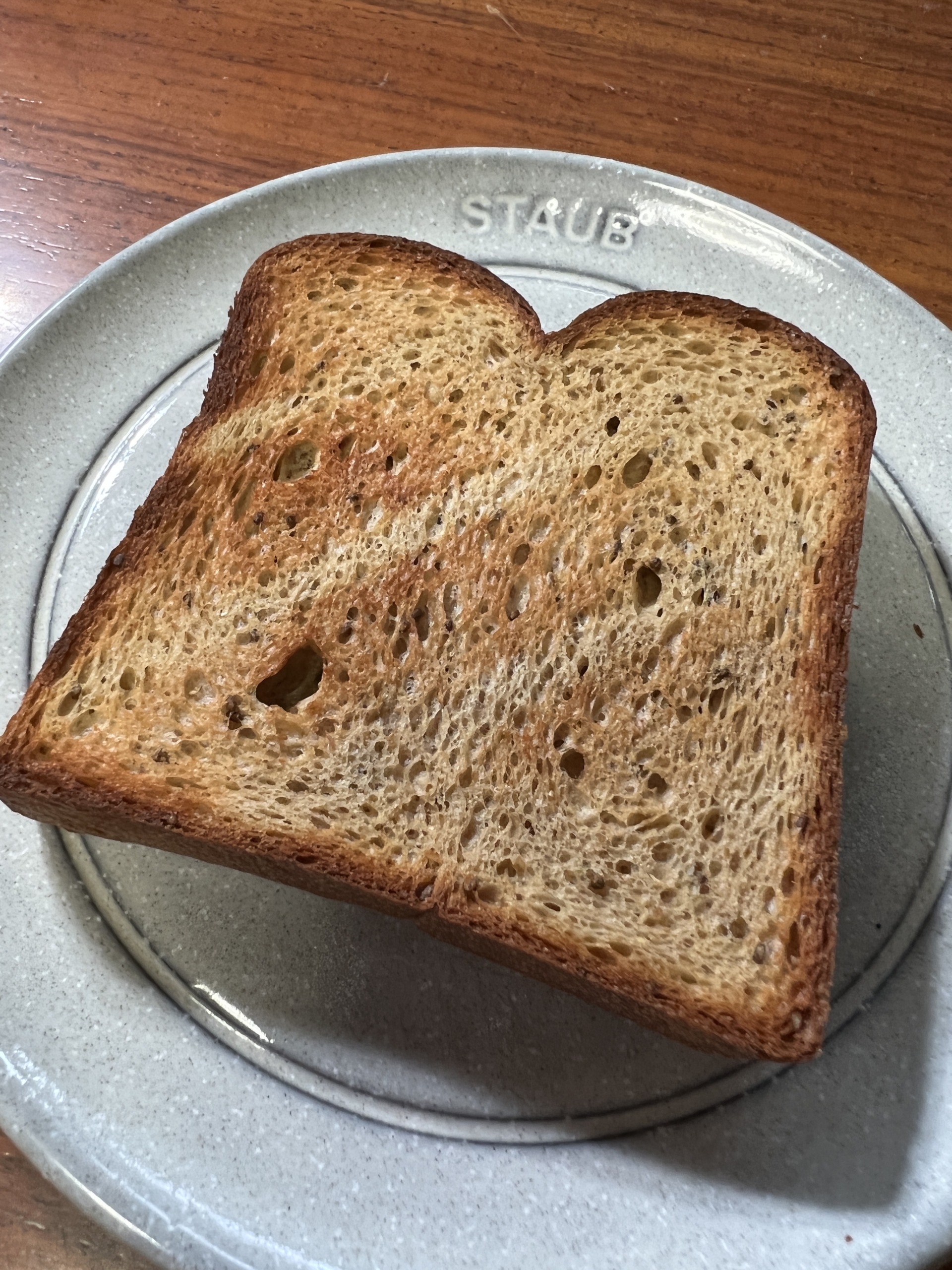 トーストしたBASE BREADのミニ食パン