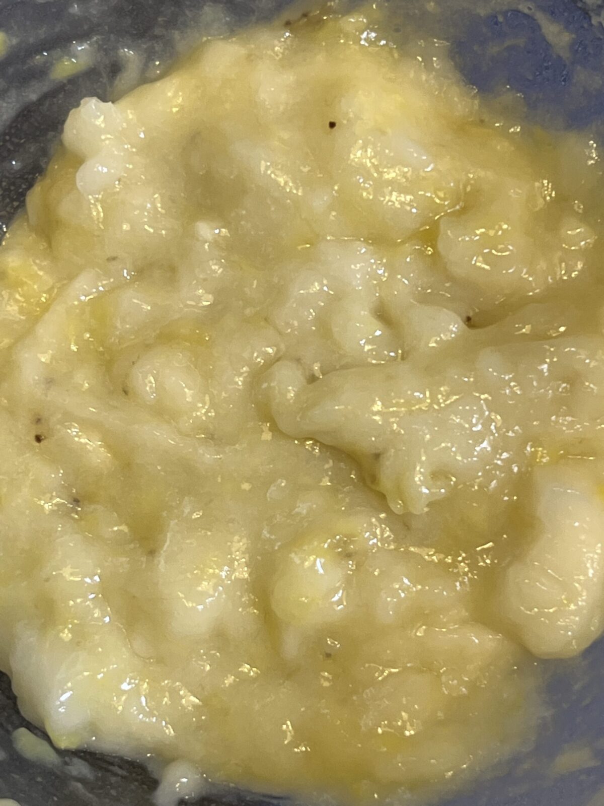 バナナと餅をペースト状に練った物