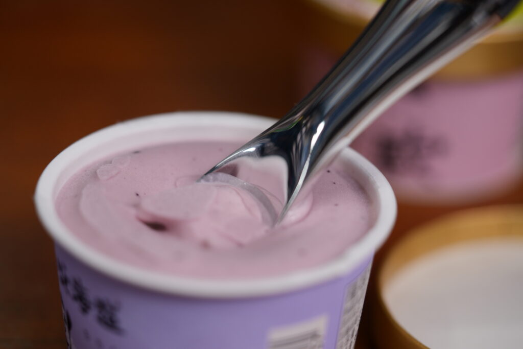 アイスクリームに刺さった15.0％アイスクリームスプーン