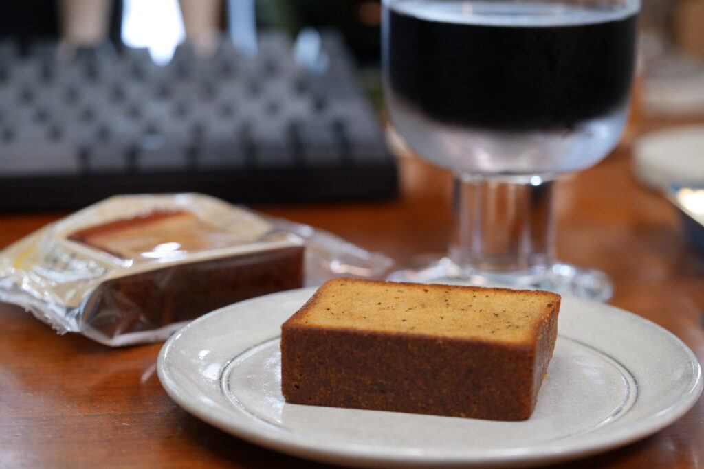 ベースパウンドケーキをコーヒーブレイクに食べた時の様子