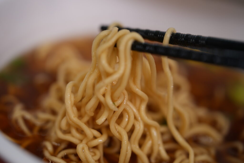スープと絡んだBASE RAMEN