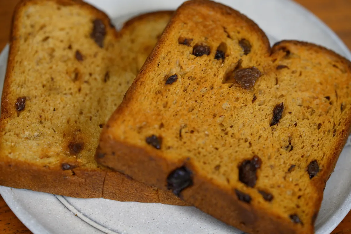 BASE BREADミニ食パンレーズンの外観